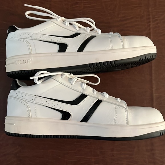 Red Wing Worx slip-resistant, steel toe work shoe! Flawless condition - Picture 3 of 5